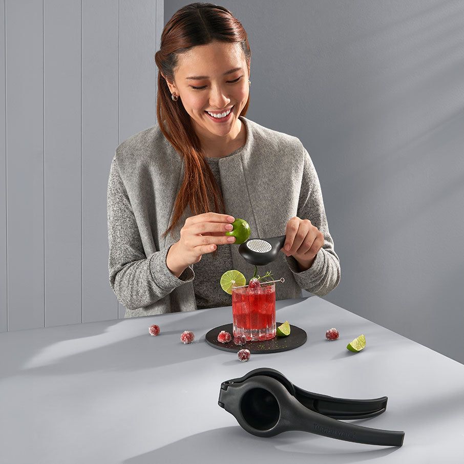 Tupperware Zest 'n Press Gadget Kitchen Tools | EJN137095